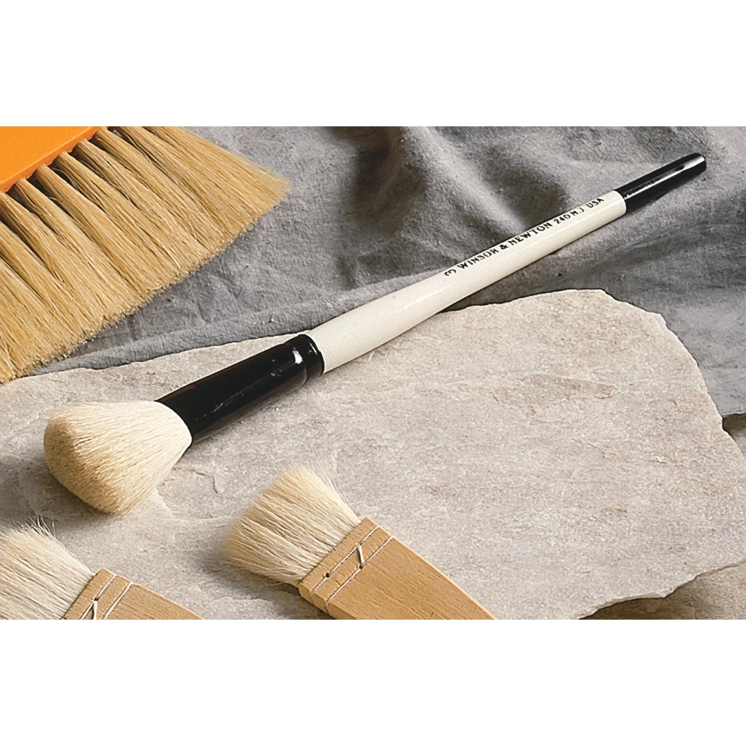 Winsor & Newton® Dusting Brush 1 Winsor & Newton® Dusting Brush