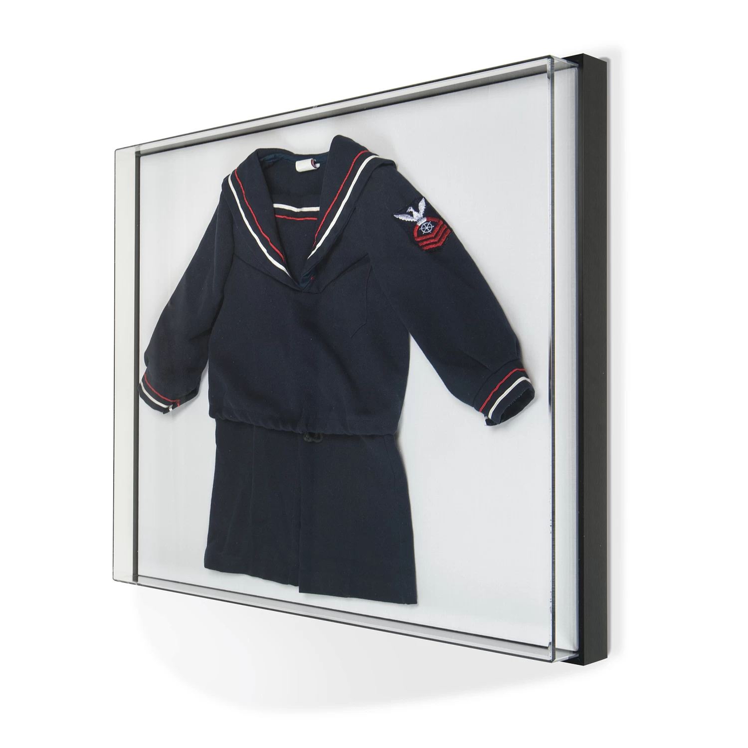 Gaylord Archival® Avant Wall-Mount Case With Linen Deck 1 Gaylord Archival® Avant Wall-Mount Case With Linen Deck