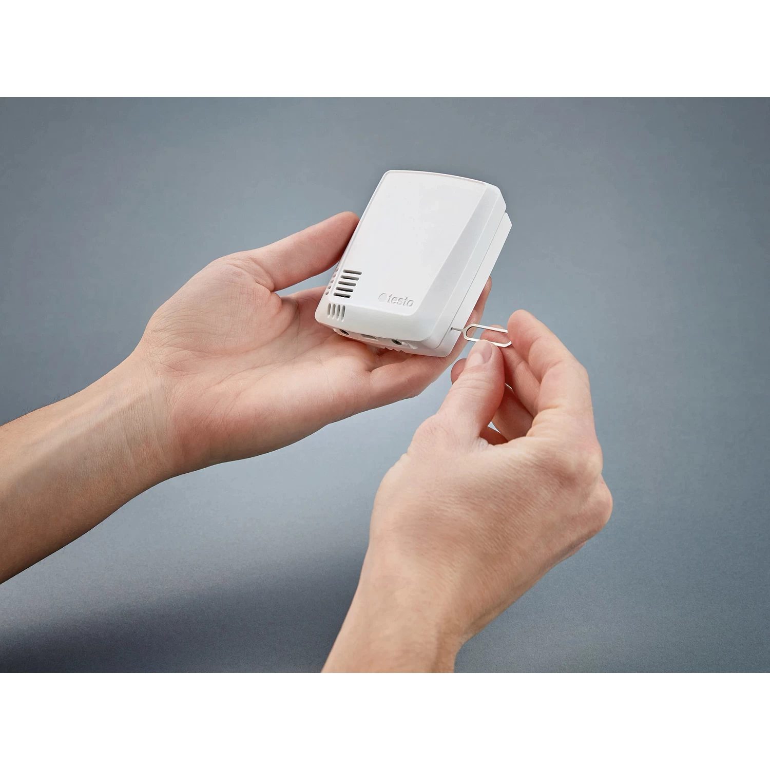 Testo 160 Wi-Fi Data Logger With Internal Temperature, Humidity, Visible Light & UV Radiation Sensors 3 Testo 160 Wi-Fi Data Logger With Internal Temperature, Humidity, Visible Light & UV Radiation Sensors - Image 3