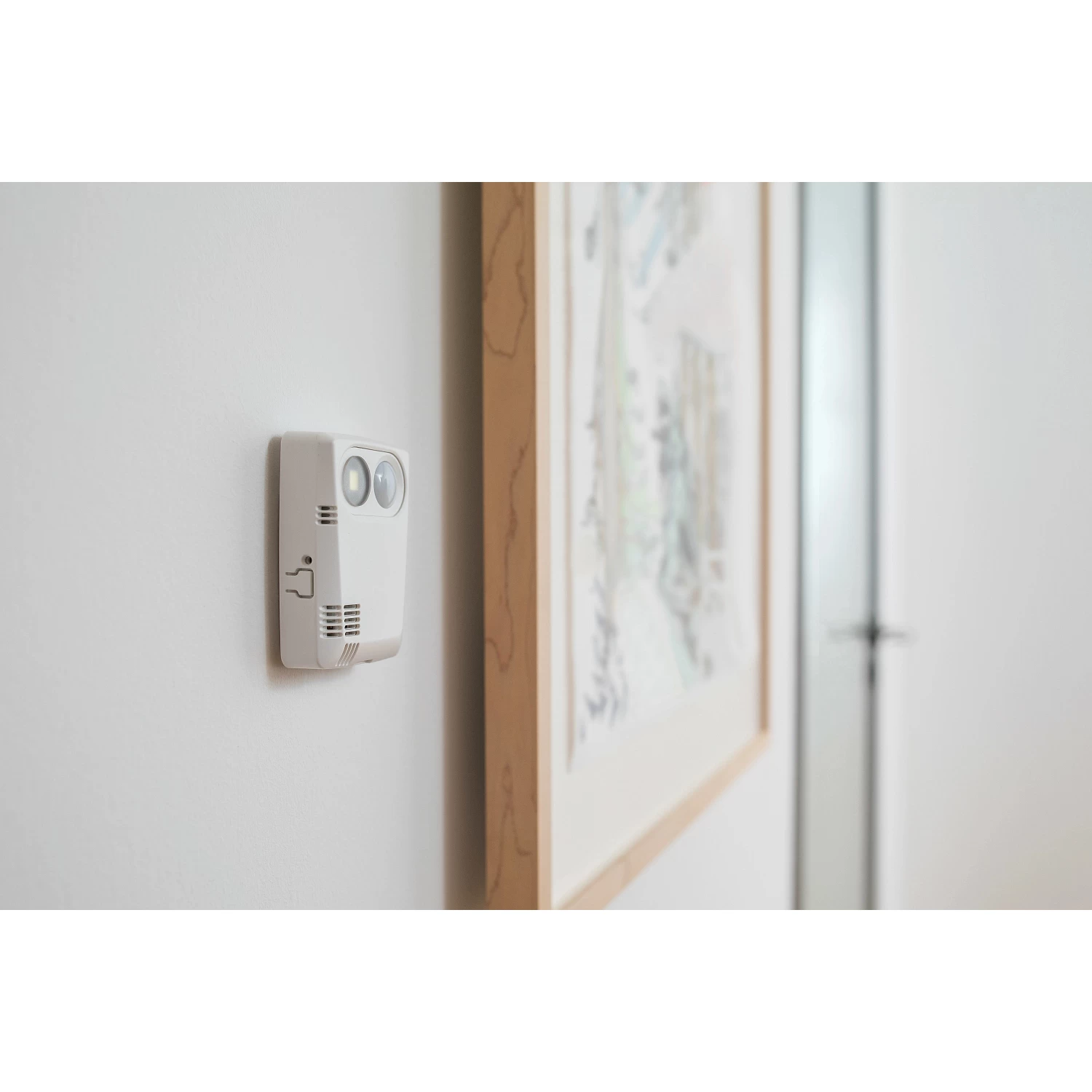 Testo 160 Wi-Fi Data Logger With Internal Temperature, Humidity, Visible Light & UV Radiation Sensors 2 Testo 160 Wi-Fi Data Logger With Internal Temperature, Humidity, Visible Light & UV Radiation Sensors - Image 2